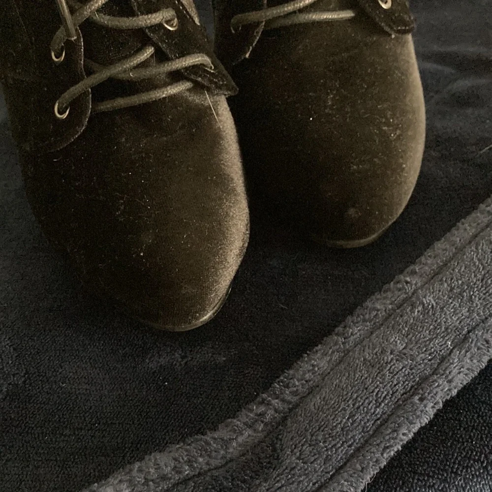 Catherine Malandrino velvet booties - Picture 7 of 7